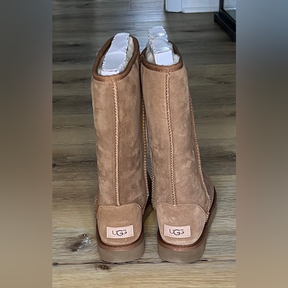 UGG’s Women’s Classic Tall ll Boots Chestnut Size 8